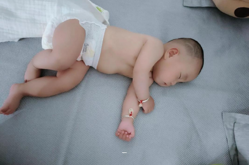 泰兴宝宝夏天要穿袜子吗